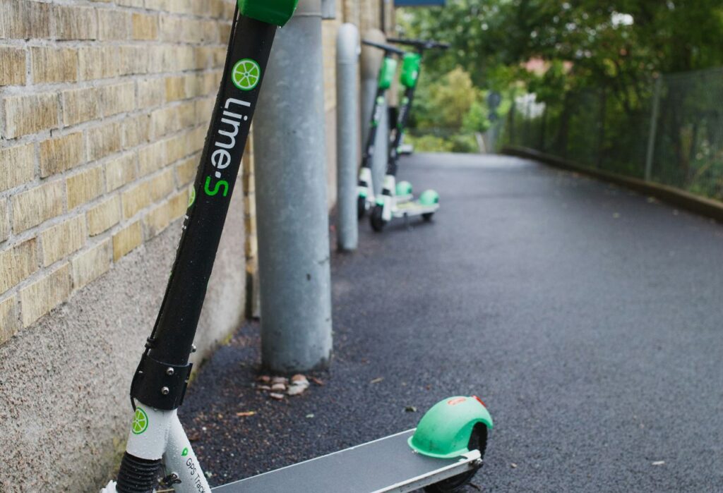 lime e scooter on street new york rainy